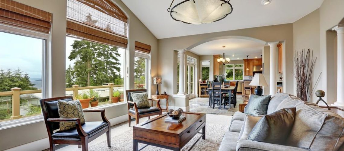 open,plan,living,room,interior,in,luxurious,house,with,kitchen